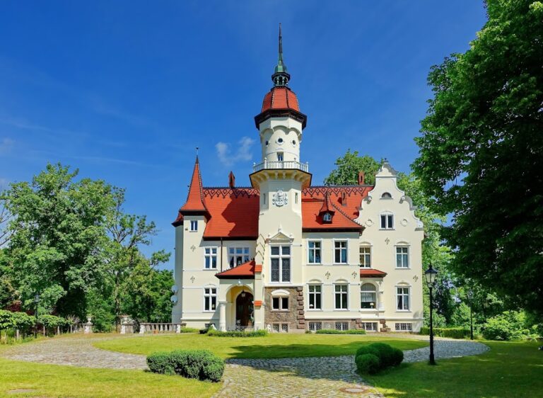 Tralau Manor: A Historic Manor House and Estate in Germany