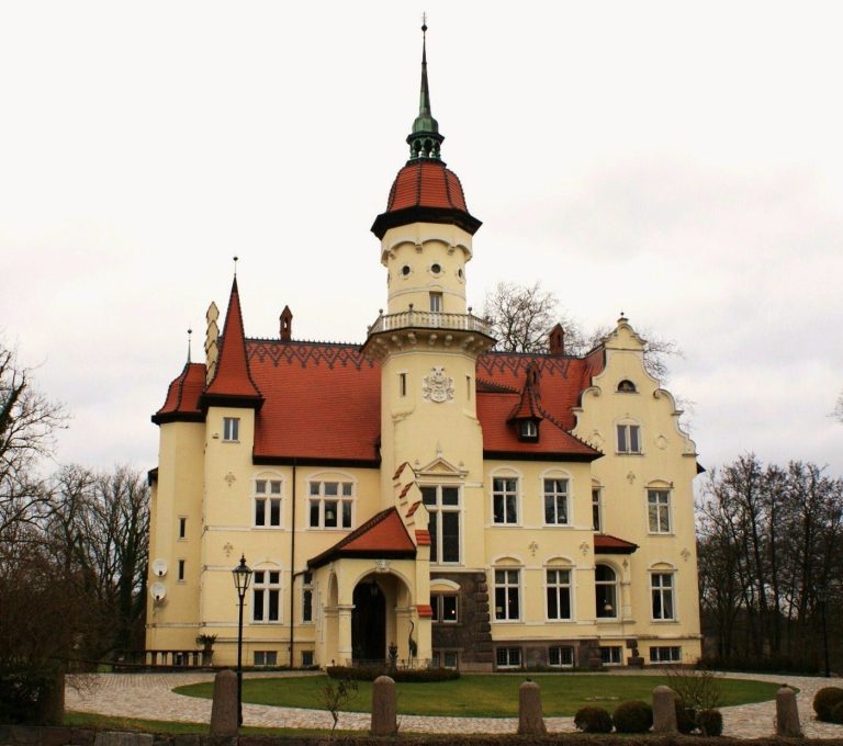 Tralau Manor: A Historic Manor House and Estate in Germany