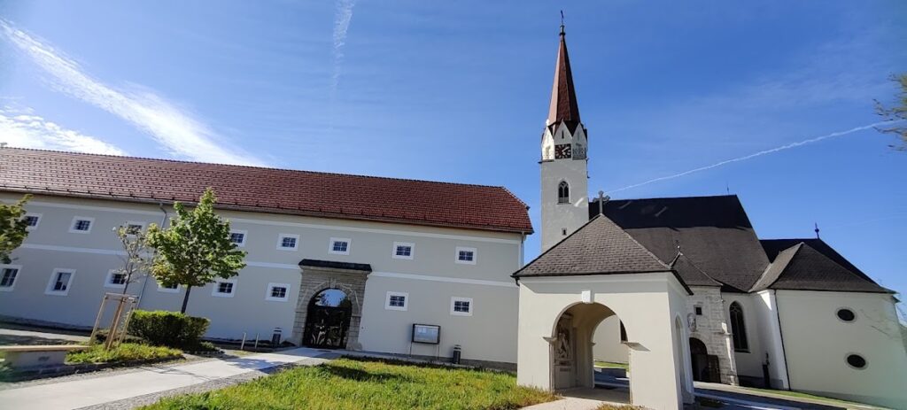 Schloss Traunegg: A Baroque Palace in Austria 1 Schloss Traunegg