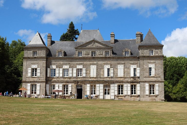 Château de Trohanet: A Historic Manor and Landscaped Estate in France