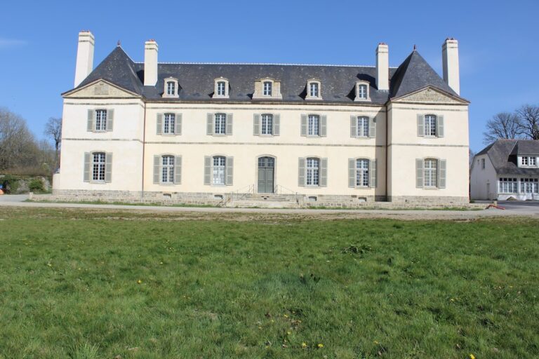 Château de Kerampuil: A Historic Estate and Civic Complex in France