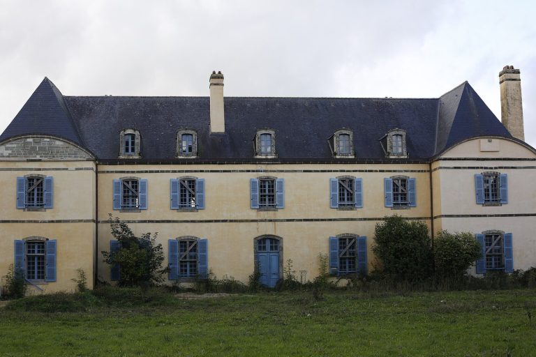 Château de Kerampuil: A Historic Estate and Civic Complex in France