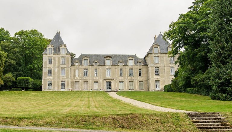 Château de Villers-en-Arthies: A Historic Seigneurial Estate in France