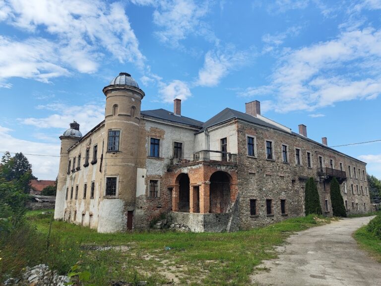 Palace in Luboradz: A Renaissance and Baroque Noble Residence