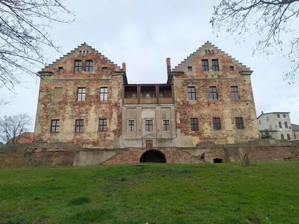 Castle in Kotla: A Baroque Residence and Manor-Farm Complex in Poland 2 Castle in Kotla