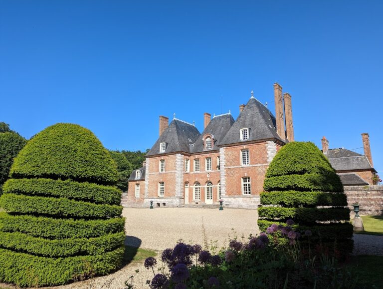 Château du Mesnil-Geoffroy: A Historic Residence and Estate in Normandy