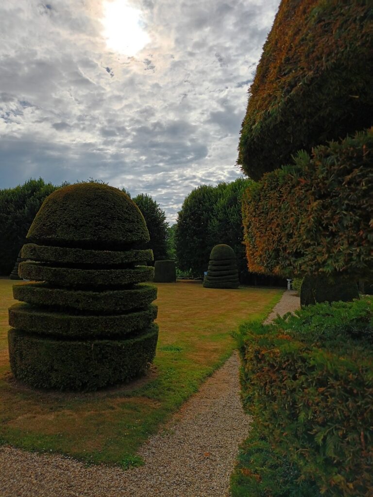 Château du Mesnil-Geoffroy: A Historic Residence and Estate in Normandy 5 Château du Mesnil-Geoffroy