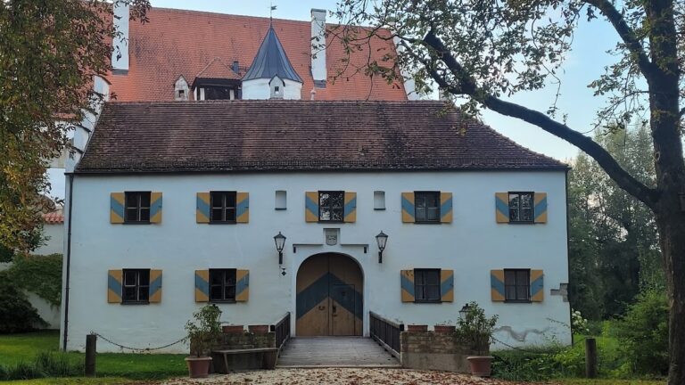 Schloss Schambach: A Moated Medieval Castle in Germany
