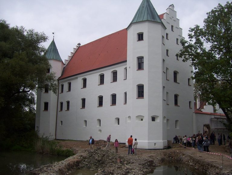 Schloss Schambach: A Moated Medieval Castle in Germany