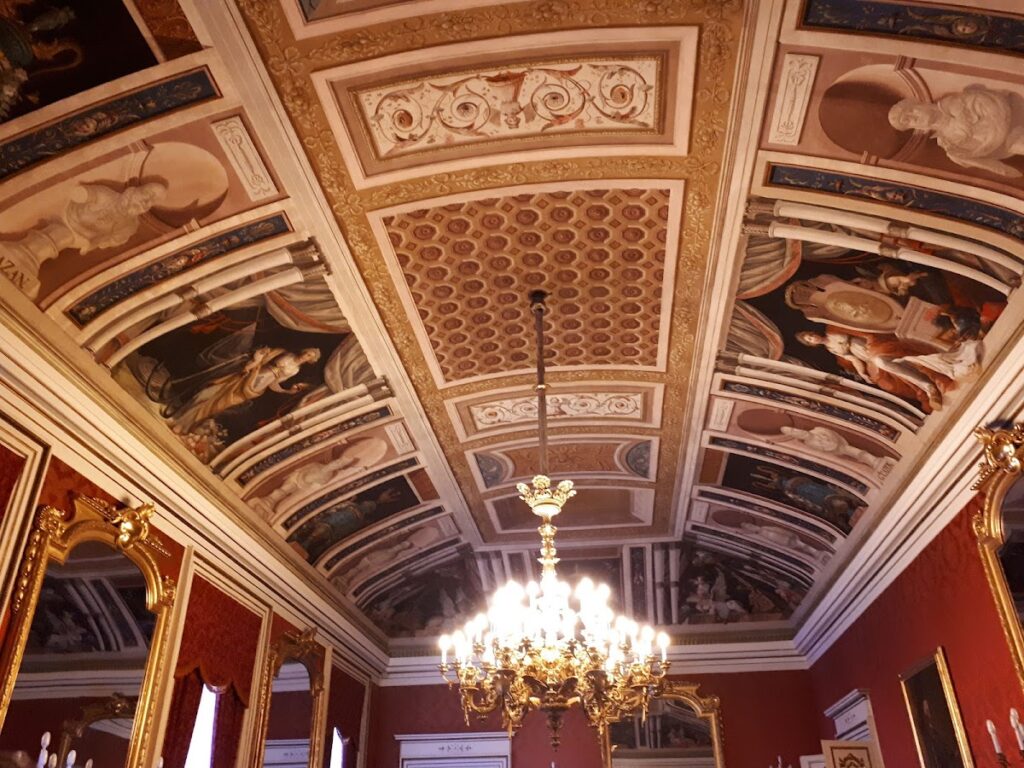Palacio de Buenavista: From Aristocratic Residence to Spanish Army Headquarters 3 Palacio de Buenavista