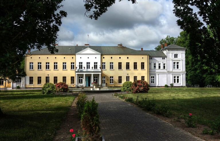 Schloss Semlow: A Neoclassical Manor House in Germany