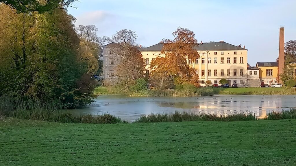 Schloss Semlow: A Neoclassical Manor House in Germany 2 Schloss Semlow