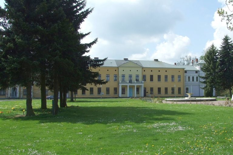 Schloss Semlow: A Neoclassical Manor House in Germany