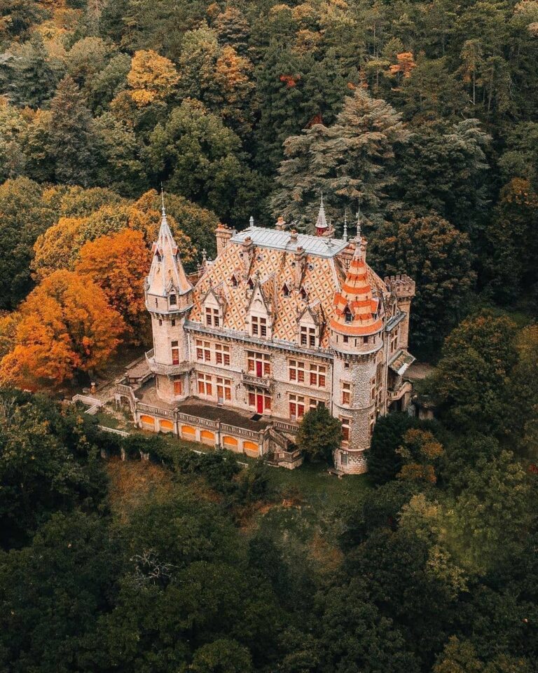 Château de Beaurevoir: A Nineteenth-Century Estate Château in Sassenage, France
