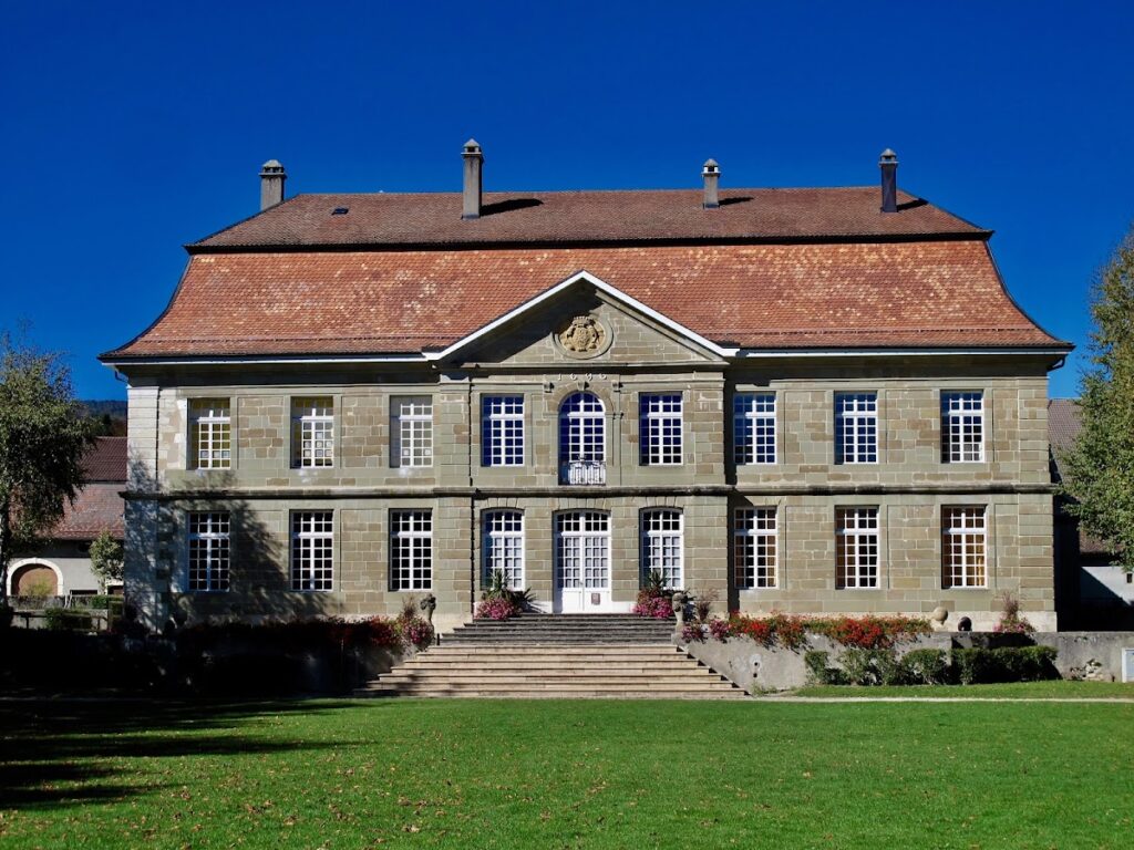 L’Isle Castle: A French Classical Seigneurial Residence in Switzerland 1 L'Isle Castle