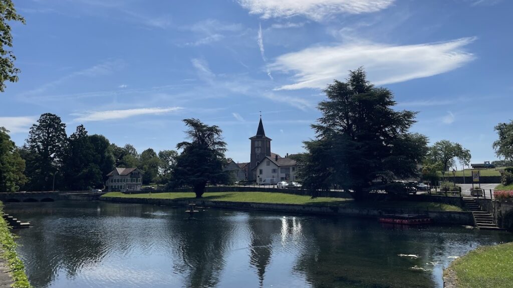 L’Isle Castle: A French Classical Seigneurial Residence in Switzerland 2 L'Isle Castle