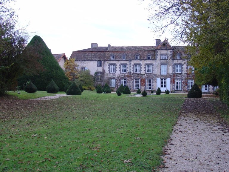 Château de Davayat: a Classical Manor House in France
