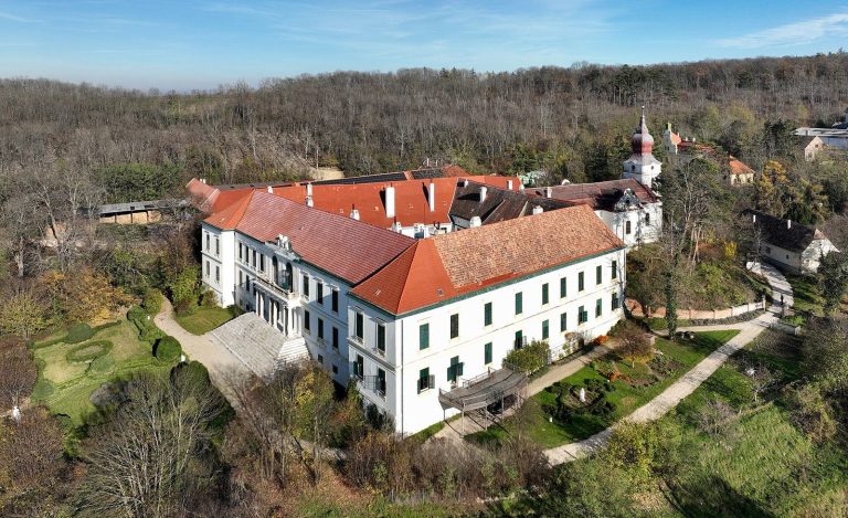 Loosdorf Castle: A Baroque Castle Complex in Austria
