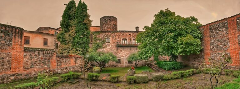 Palacio de Carvajal: Late‑Gothic Noble House in Cáceres