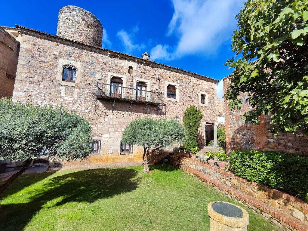 Palacio de Carvajal: A Historic Noble Palace in Cáceres 3 Palacio de Carvajal