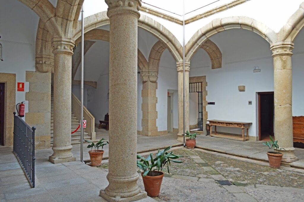 Palacio de Carvajal: A Historic Noble Palace in Cáceres 4 Palacio de Carvajal