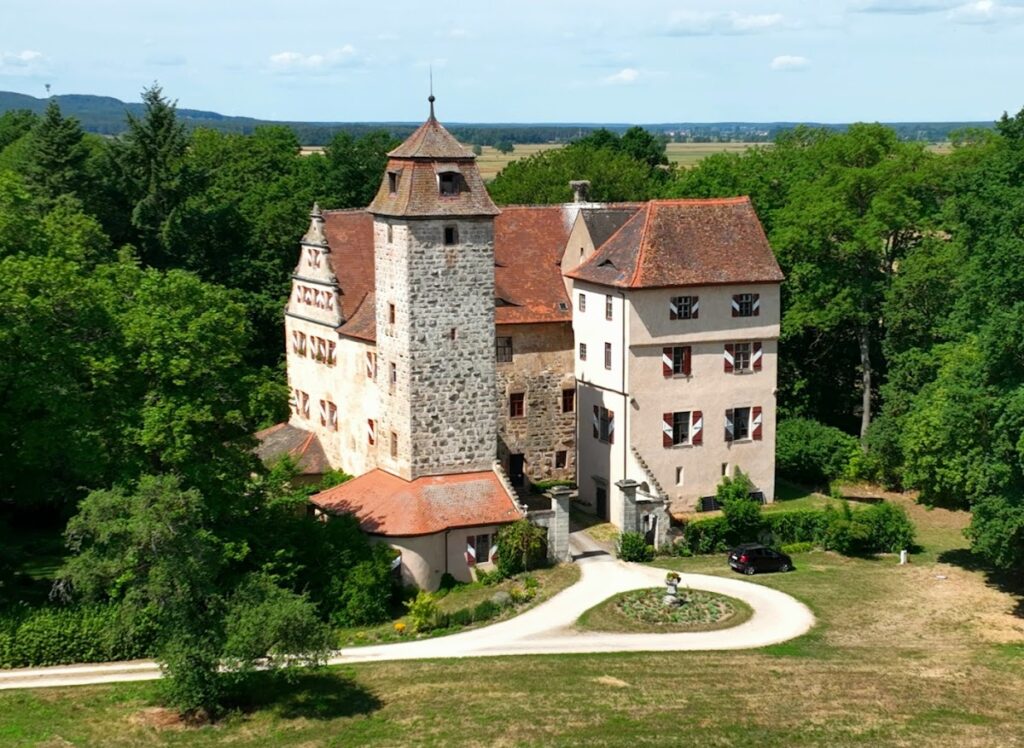 Altenmuhr Castle: A Medieval Moated Castle in Germany 1 Altenmuhr Castle