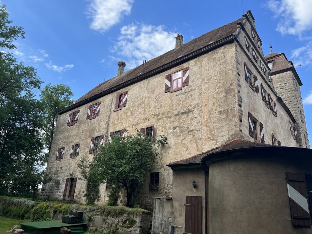 Altenmuhr Castle: A Medieval Moated Castle in Germany 2 Altenmuhr Castle
