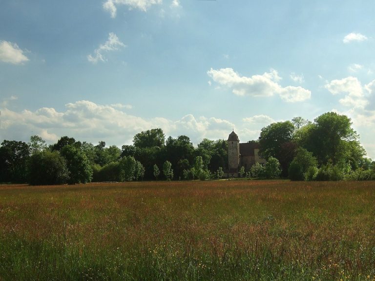 Altenmuhr Castle: A Medieval Moated Castle in Germany