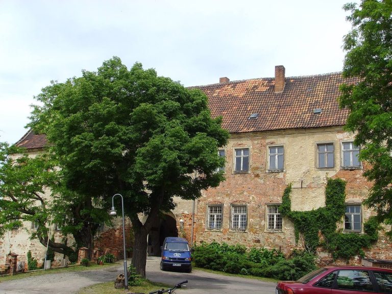 Burg Klöden: A Medieval Fortress and Renaissance Palace in Germany