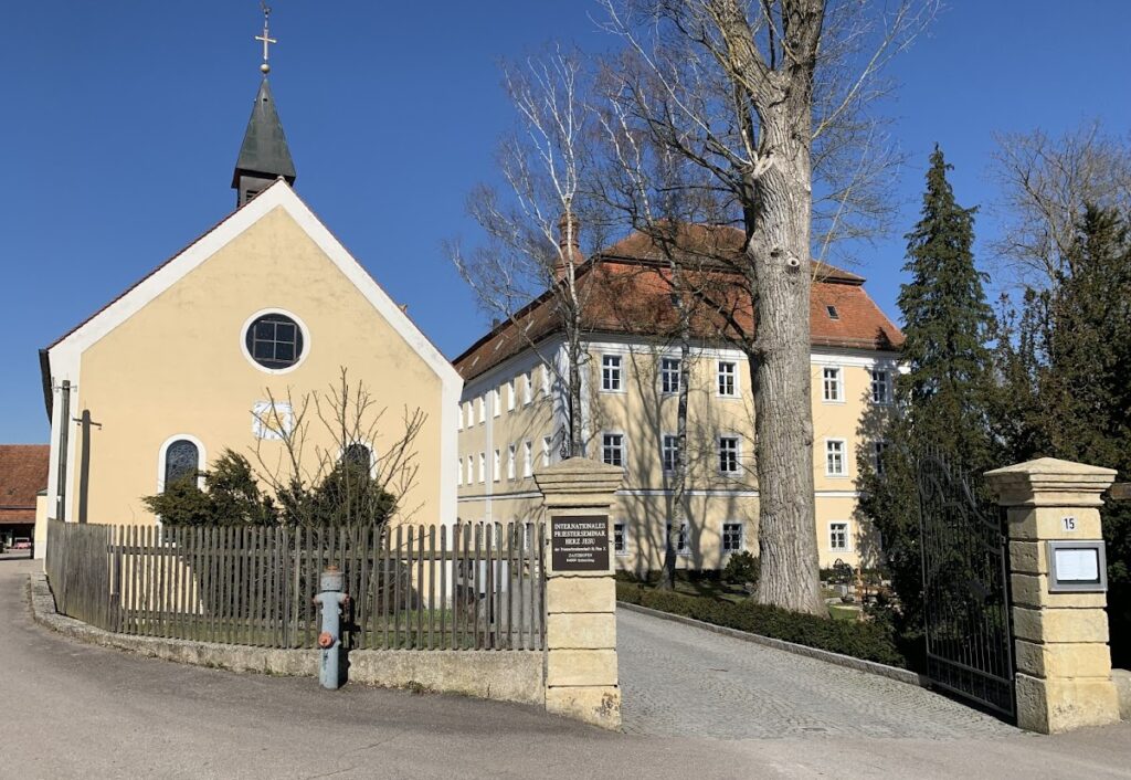Schloss Zaitzkofen: A Bavarian Castle and Former Hofmark Seat 1 Schloss Zaitzkofen