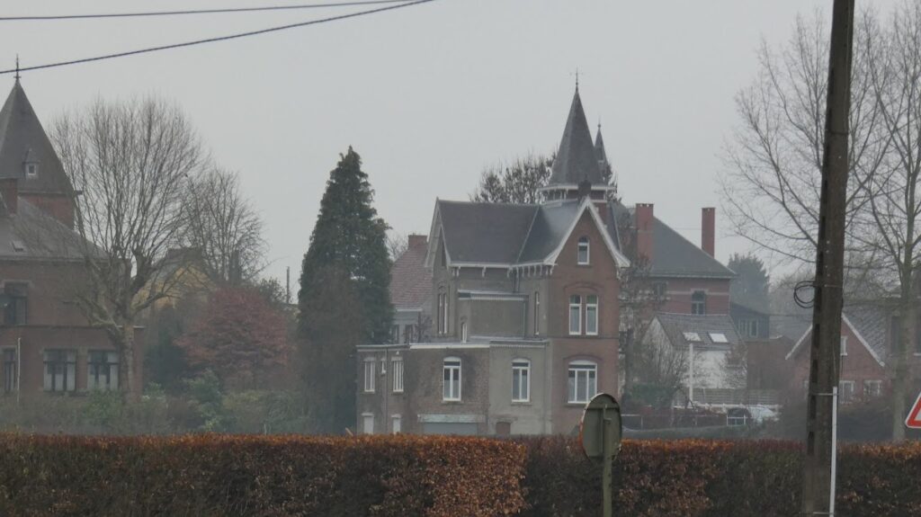 Solre-sur-Sambre Castle: A Medieval Fortified Water Castle in Belgium 5 Solre-sur-Sambre Castle