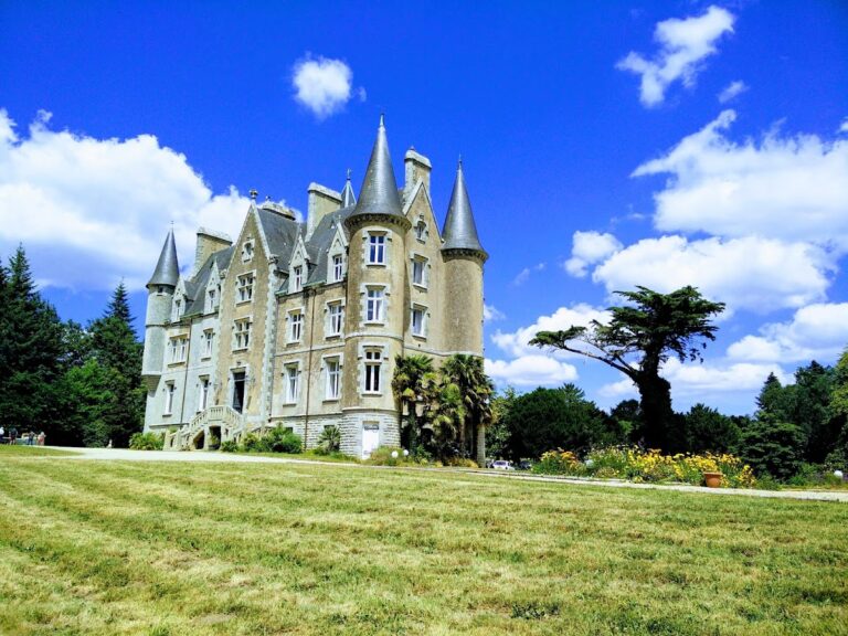 Kerambleiz Castle: A Neo-Gothic Residence in Plomelin