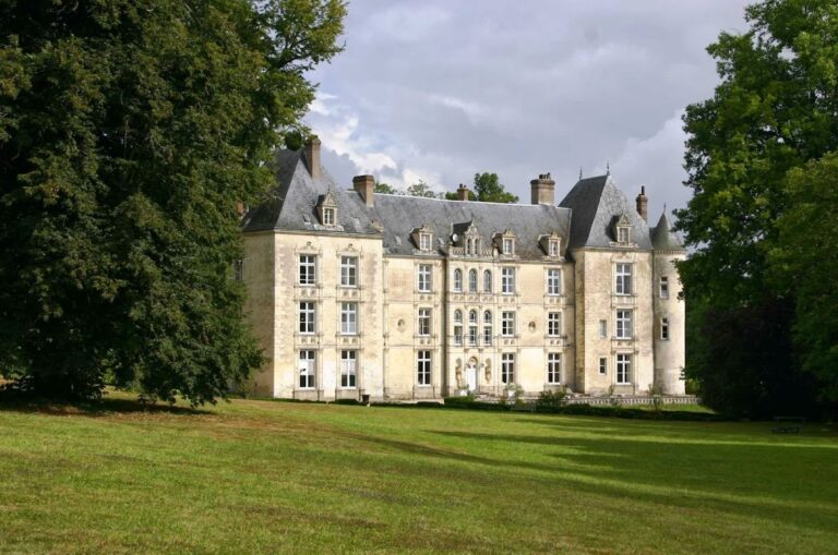 Château de Villeray: A Historic Château and Former Fortress in France