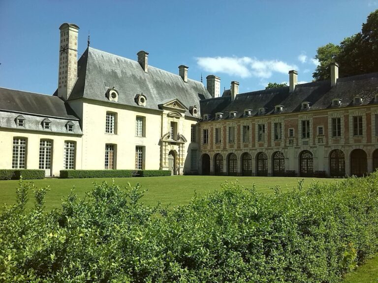 Château d’Outrelaize: A Historic Estate in Normandy, France