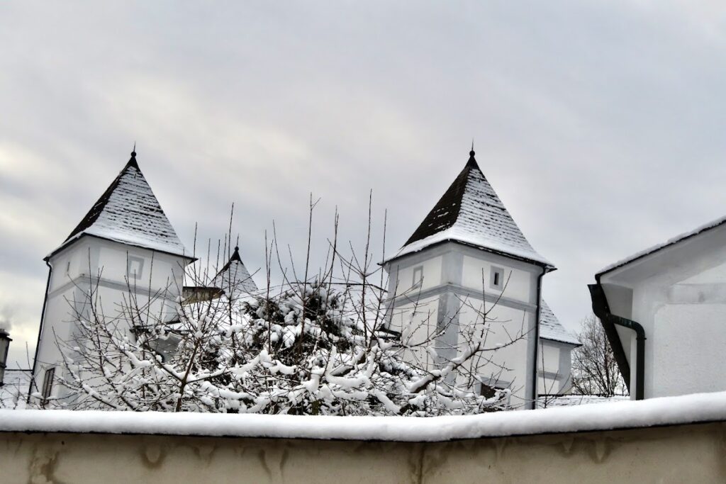 Schloss Windern: A Historic Castle in Austria 2 Schloss Windern