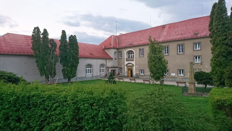 Sazená Castle: A Renaissance and Baroque Estate Residence in Czechia