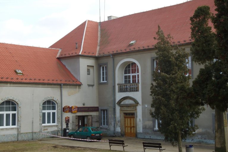 Sazená Castle: A Renaissance and Baroque Estate Residence in Czechia