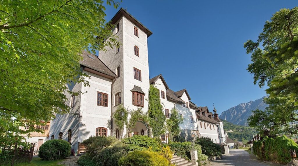 Schloss Thannegg: A Historic Castle Residence in Austria 1 Schloss Thannegg