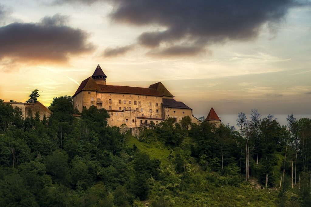 Schloss Rannariedl: A Fortified Danube Stronghold in Austria 1 Schloss Rannariedl