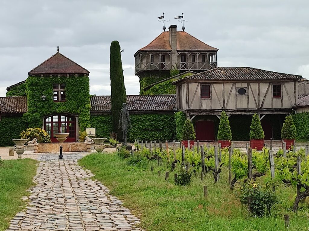 Château Smith Haut Lafitte: A Historic Wine Estate in Martillac, France 2 Château Smith Haut Lafitte