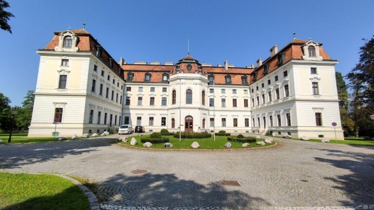 Schloss Altkettenhof: A Baroque Castle and Justice Complex in Austria