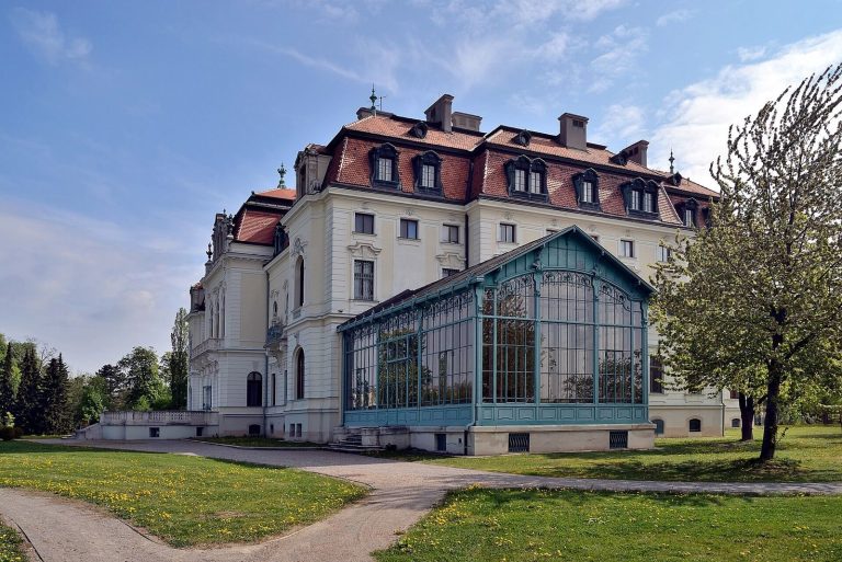 Schloss Altkettenhof: A Baroque Castle and Justice Complex in Austria