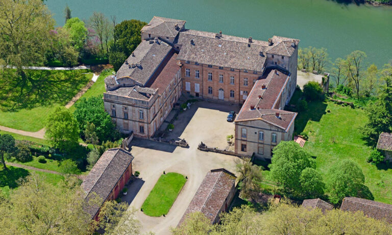 Saint-Géry Castle in Rabastens: A Medieval Estate Transformed in the Louis XIII and Classical Styles