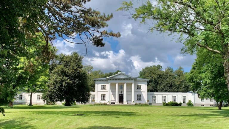 Glinka Palace in Szczawin: A Neoclassical Polish Estate