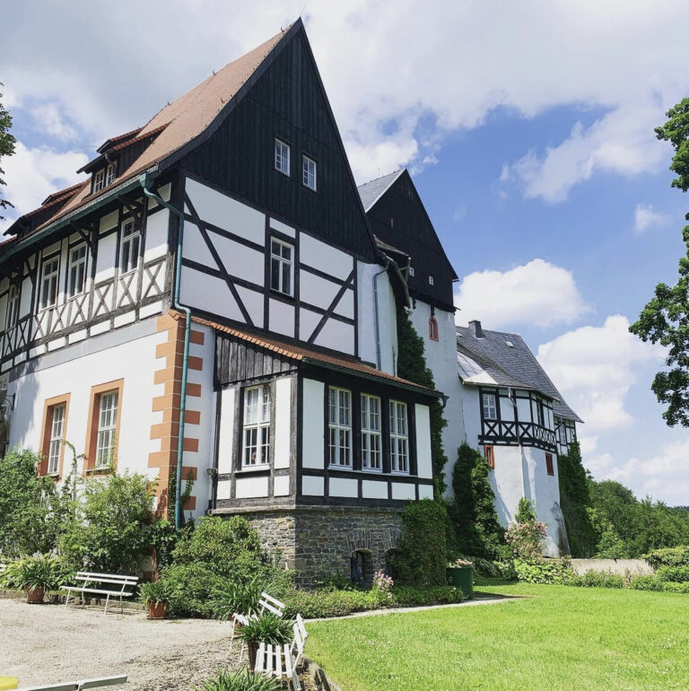 Rauenstein Castle: A Medieval Spur Castle and Saxon Palace in Germany