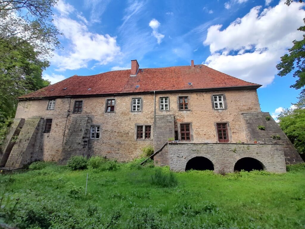 Schloss Lauenau: A Moated Renaissance Castle in Germany 1 Schloss Lauenau
