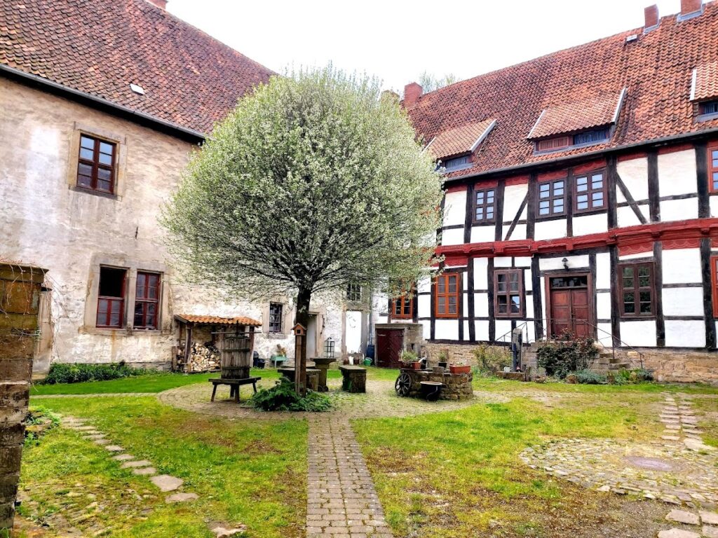 Schloss Lauenau: A Moated Renaissance Castle in Germany 2 Schloss Lauenau