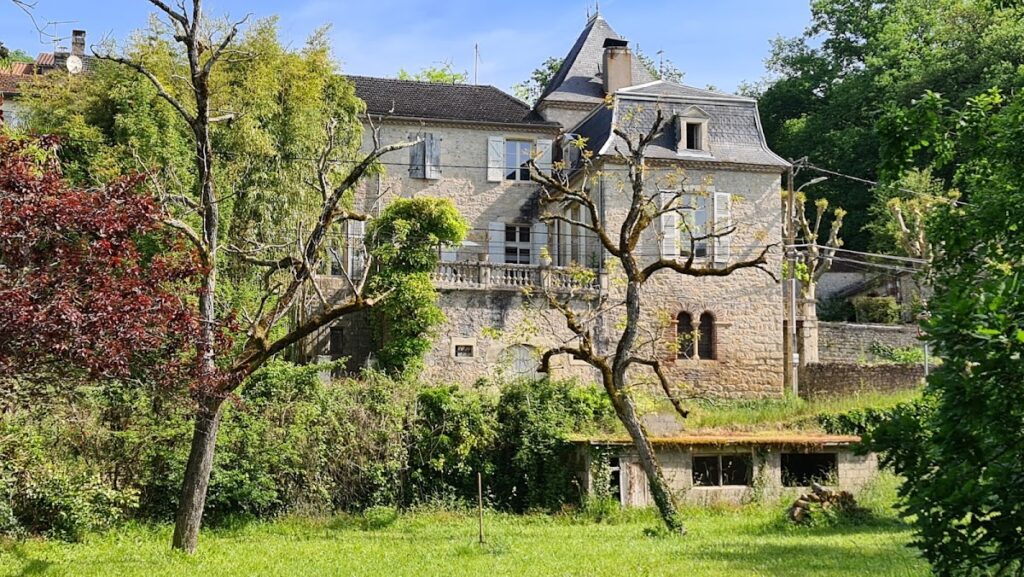 Château de Camy: A Former Quercy Farmstead and Noble Residence 1 château de Camy