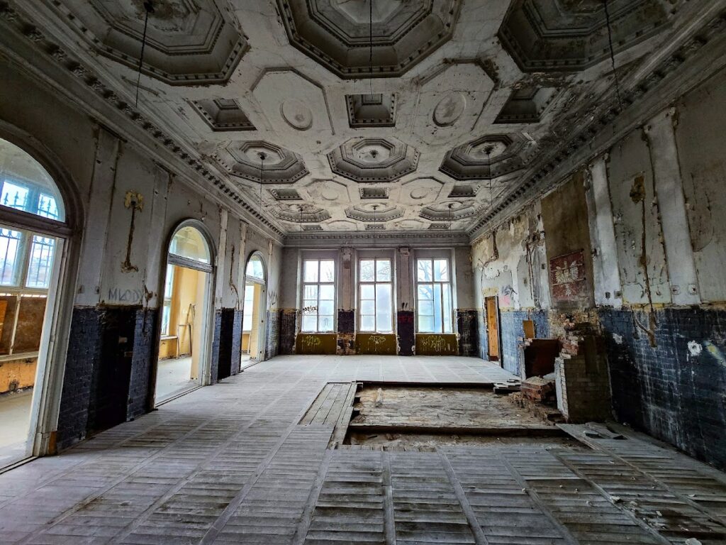 Palace in Bełcz Wielki: A Historic Palace-and-Farm Complex in Poland 4 Palace in Bełcz Wielki