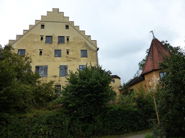 Schloss Penzing: A Late Gothic Castle and Manor Estate in Bavaria